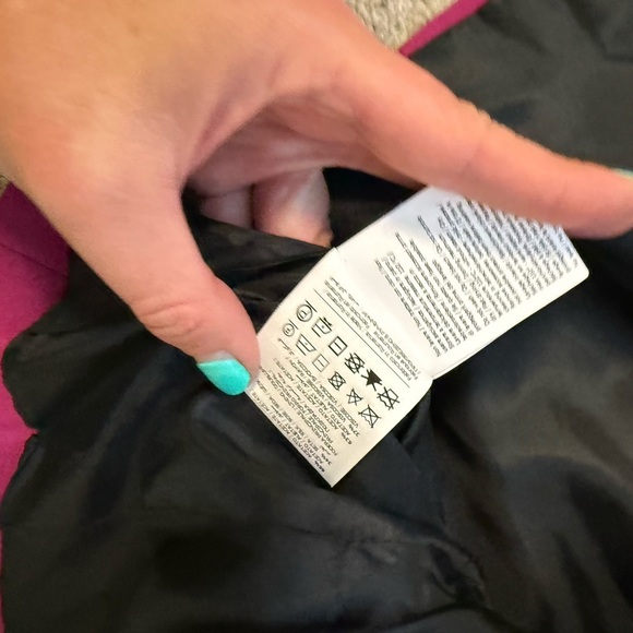 Luisa Spagnoli size 6 crop shiny fusia Blazer with Decorative Brooch EUC * - Picture 11 of 16